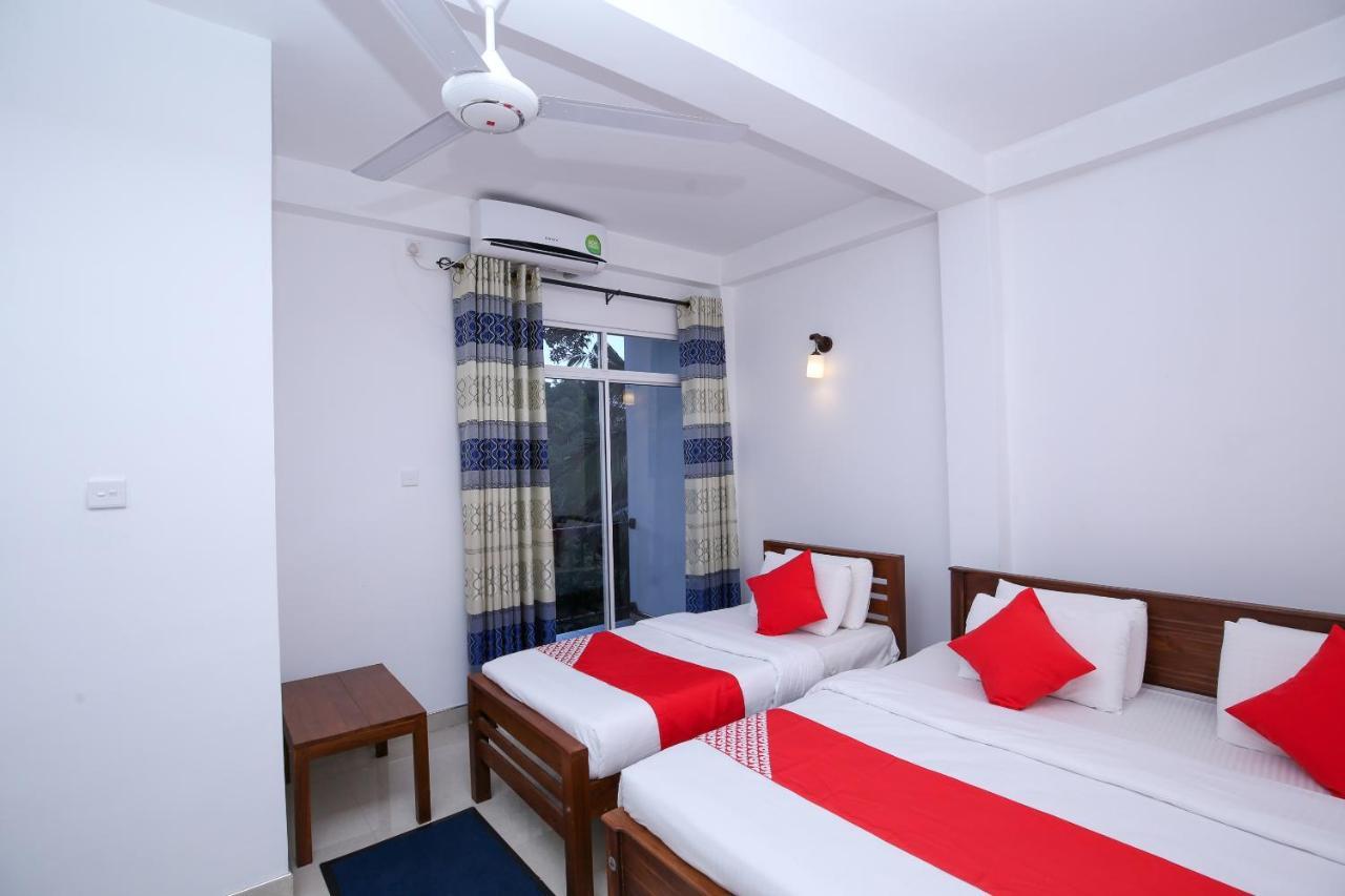 Oyo 438 Sarala Residence Hotel Kandy Exterior photo