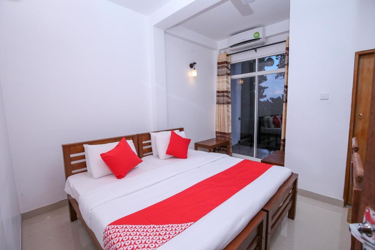 Oyo 438 Sarala Residence Hotel Kandy Exterior photo