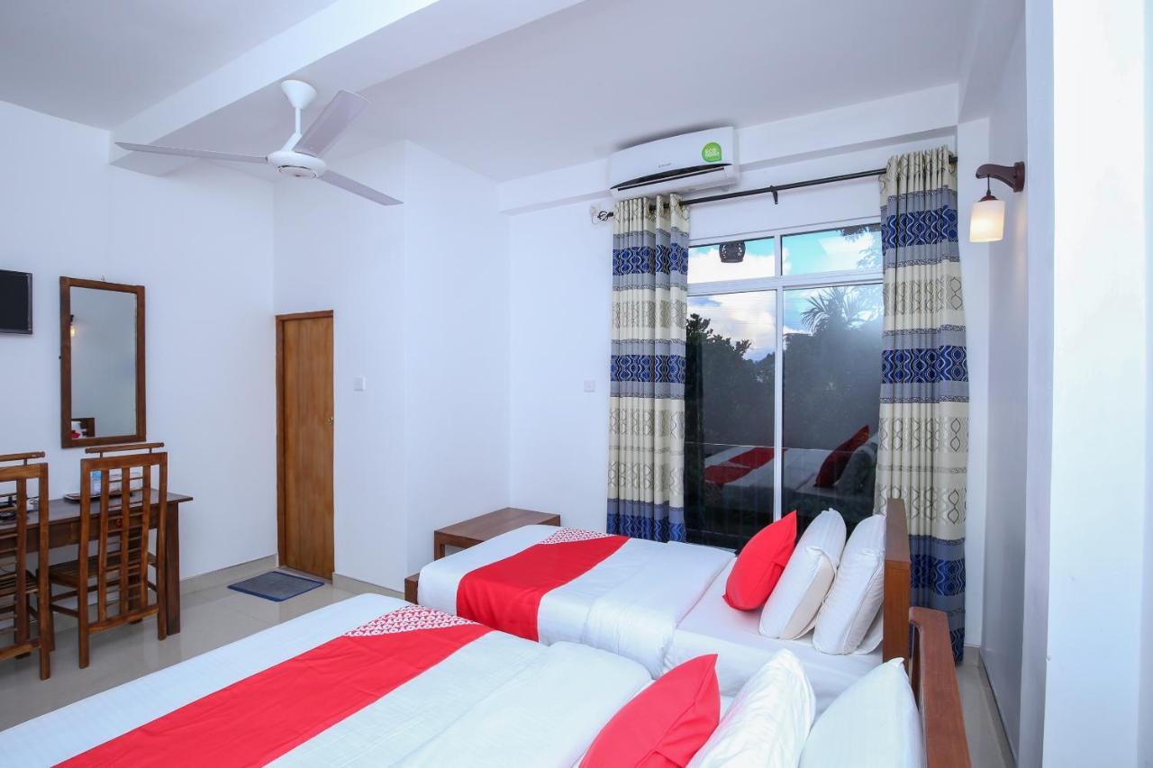 Oyo 438 Sarala Residence Hotel Kandy Exterior photo