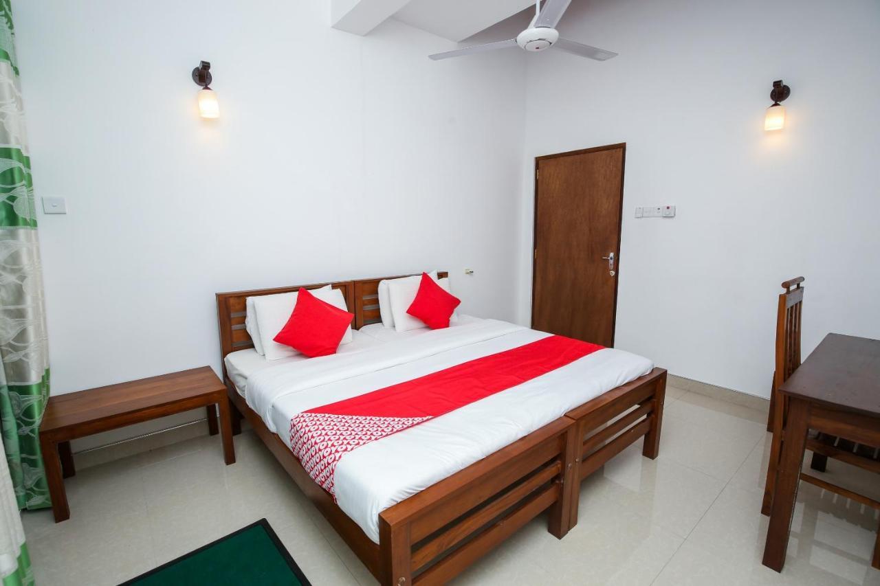 Oyo 438 Sarala Residence Hotel Kandy Exterior photo