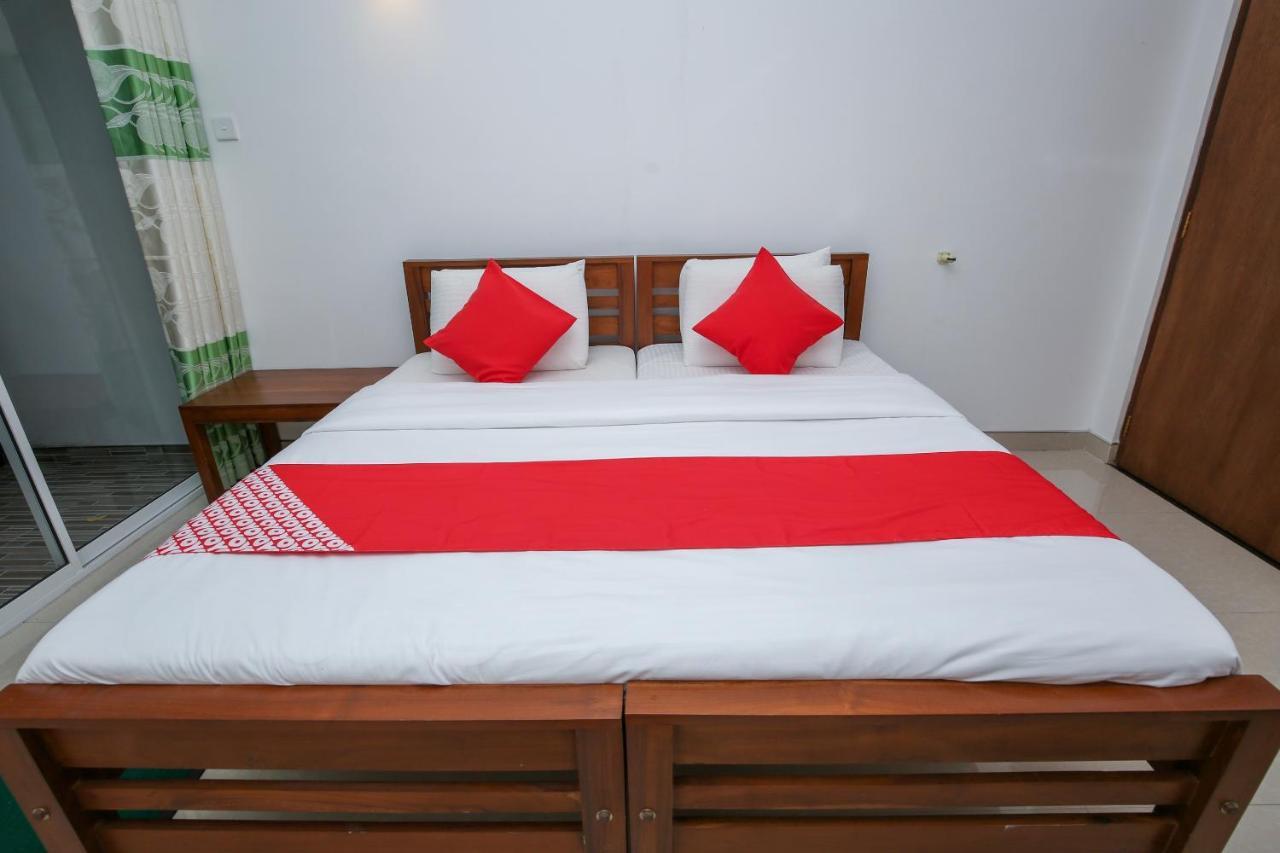 Oyo 438 Sarala Residence Hotel Kandy Exterior photo