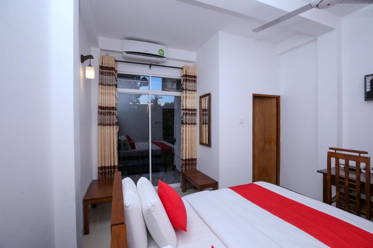 Oyo 438 Sarala Residence Hotel Kandy Exterior photo